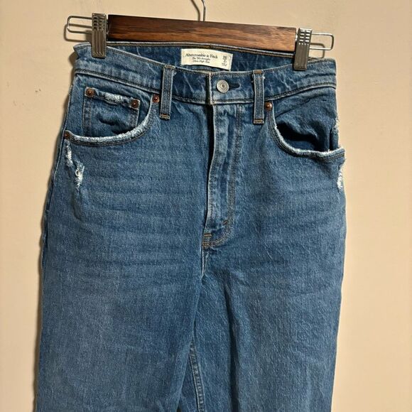 Abercrombie & Fitch Curve Love Ultra High Rise 90s Straight Jean- Size 2 (26R) - Picture 5 of 6